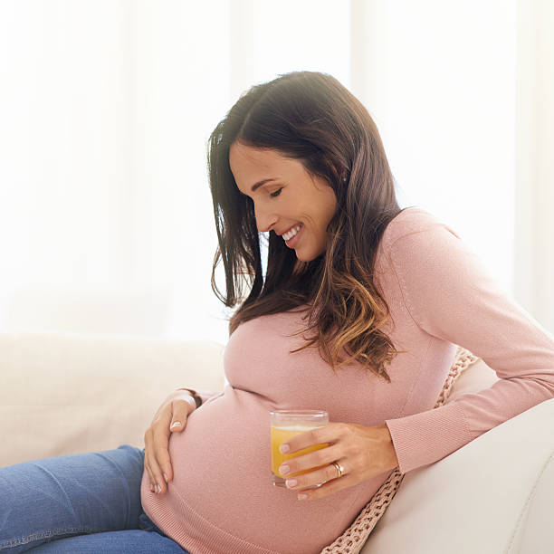 candidiasis embarazo mujer tomando jugo
